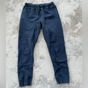 Roots sweats with zipper pockets